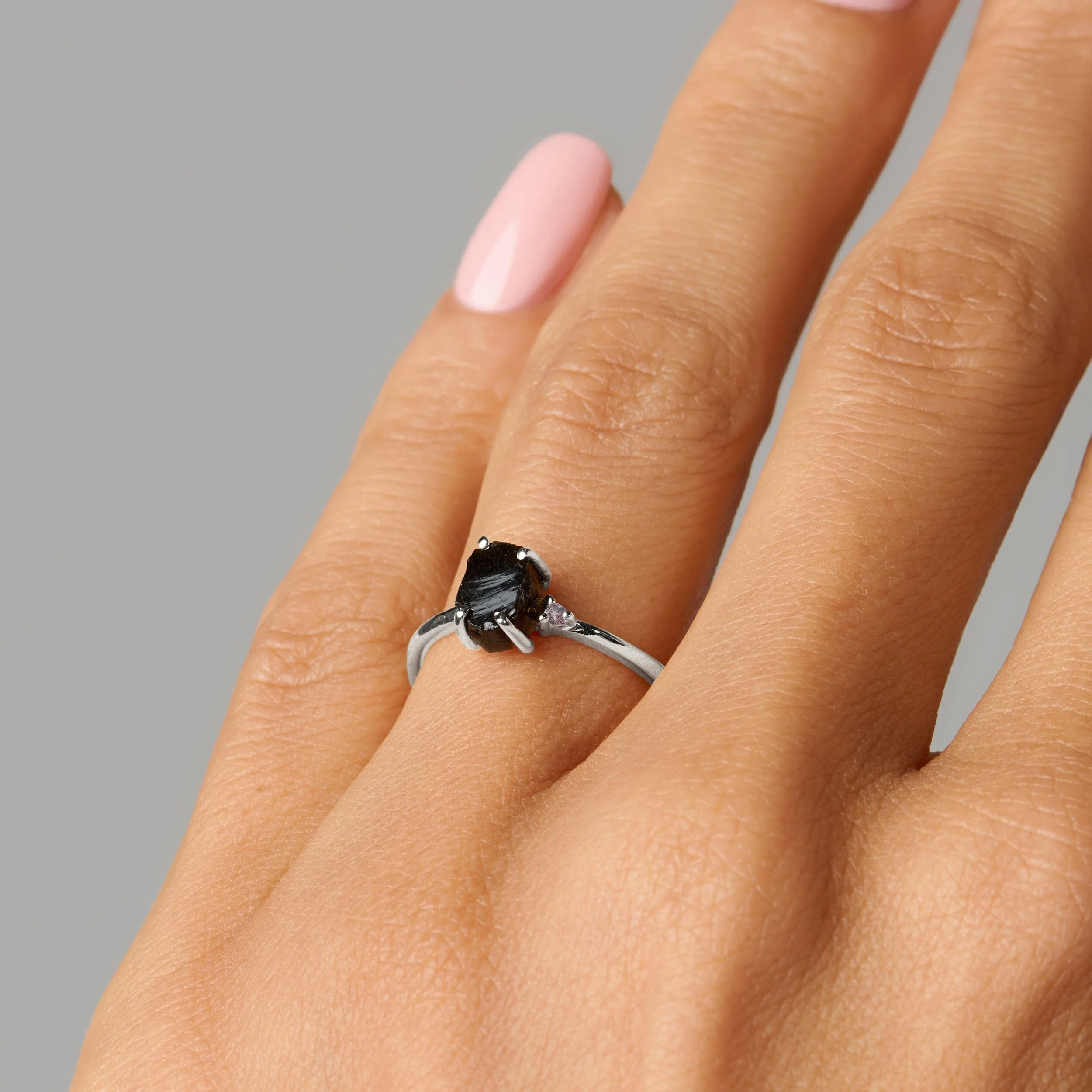 Black Obsidian Labradorite Ring - Petite Raw Allure - Image 9