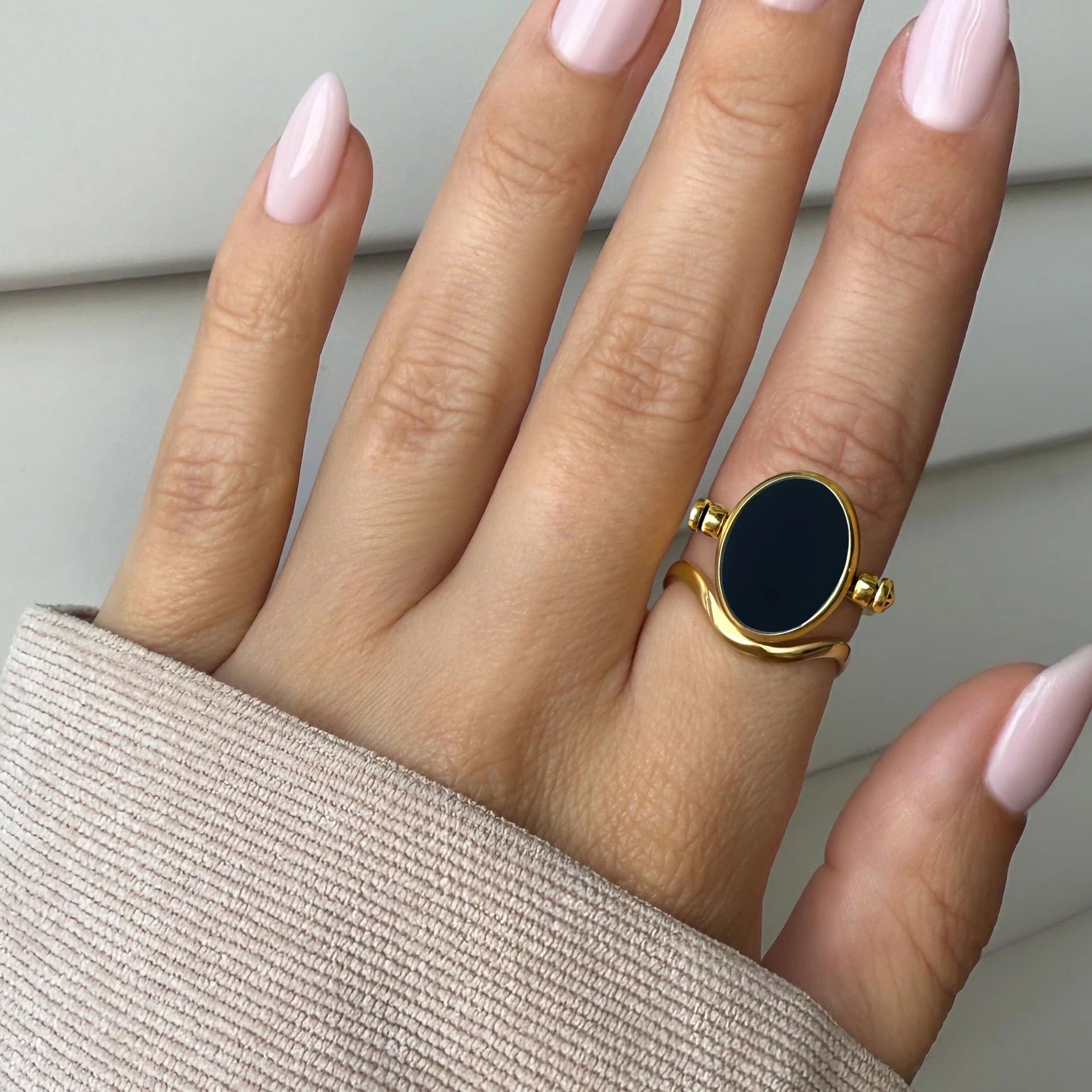 Black Onyx Mother of Pearl Spinning Enfolded Ring & Waves Band - Image 6