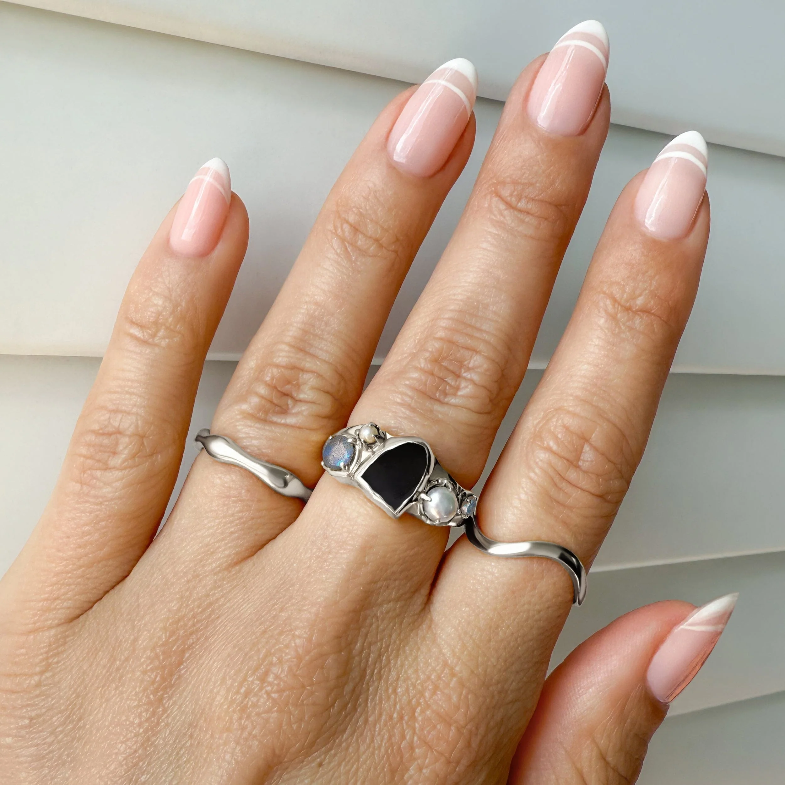 Midnight Heirloom Ring - Magma Band & Waves Band - Image 5