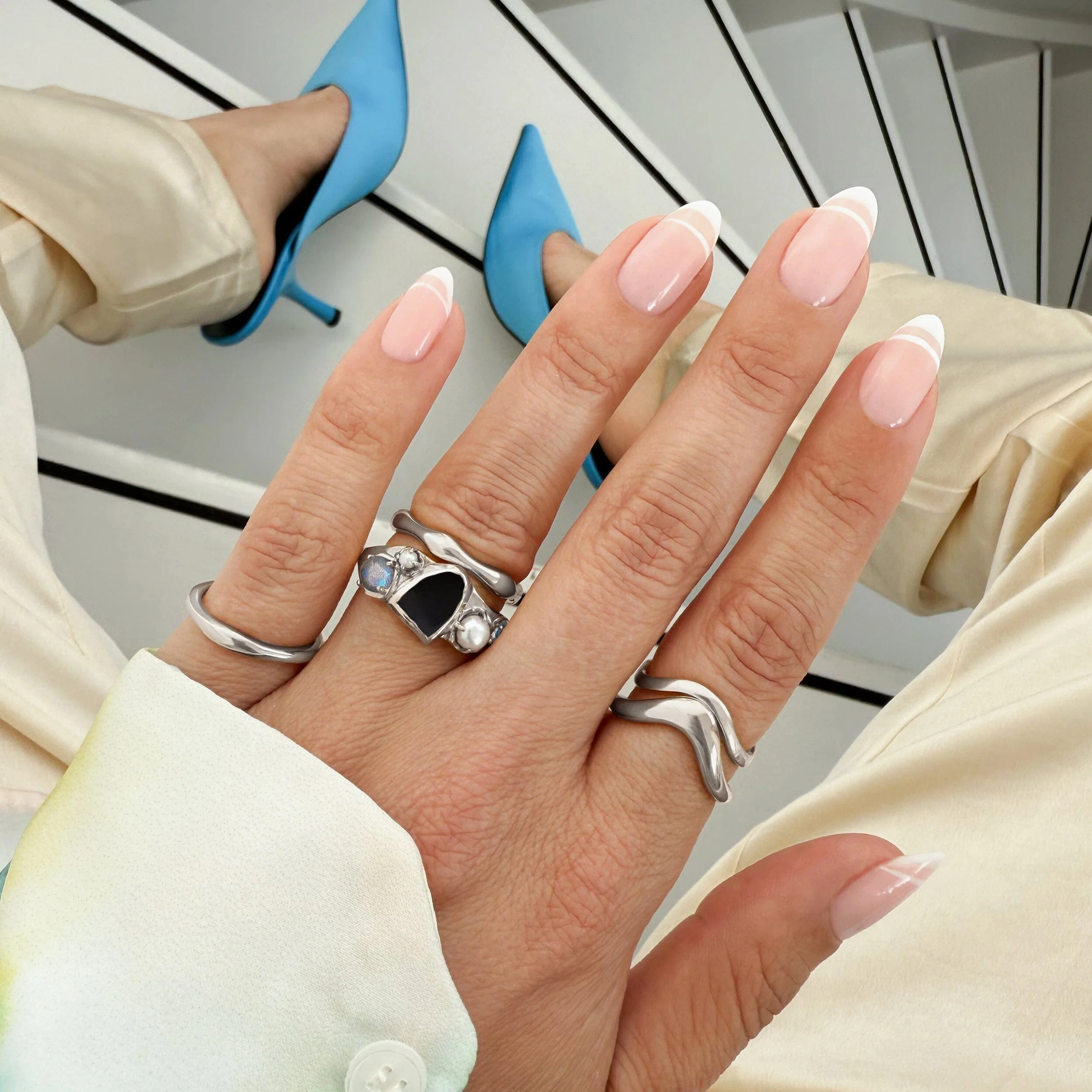 Midnight Heirloom Ring - Magma Band & Waves Band - Image 9